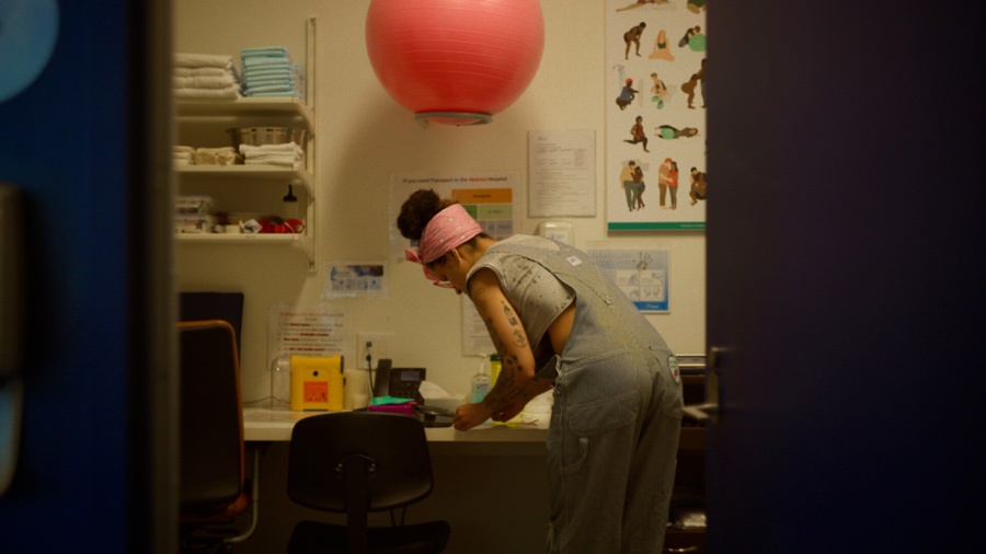 Naveah - My Body Goes to Work